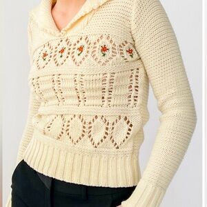 VTG Beewear Ivory Acrylic Knit/Crochet with flower accent Sz XS/S